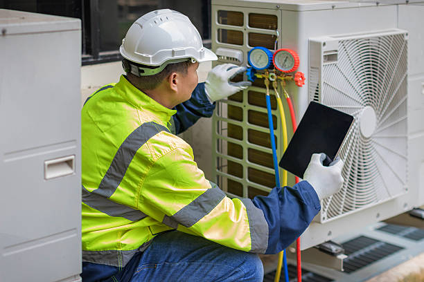 Professional Hvac technician working in Delaware, AR